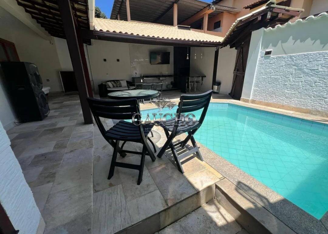 Casa à venda com 4 quartos, 192m² - Foto 1