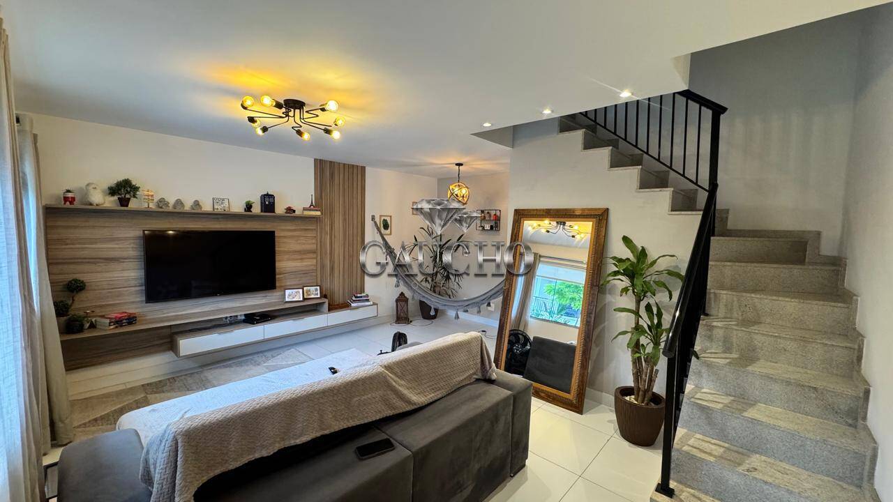 Casa à venda com 3 quartos, 138m² - Foto 1