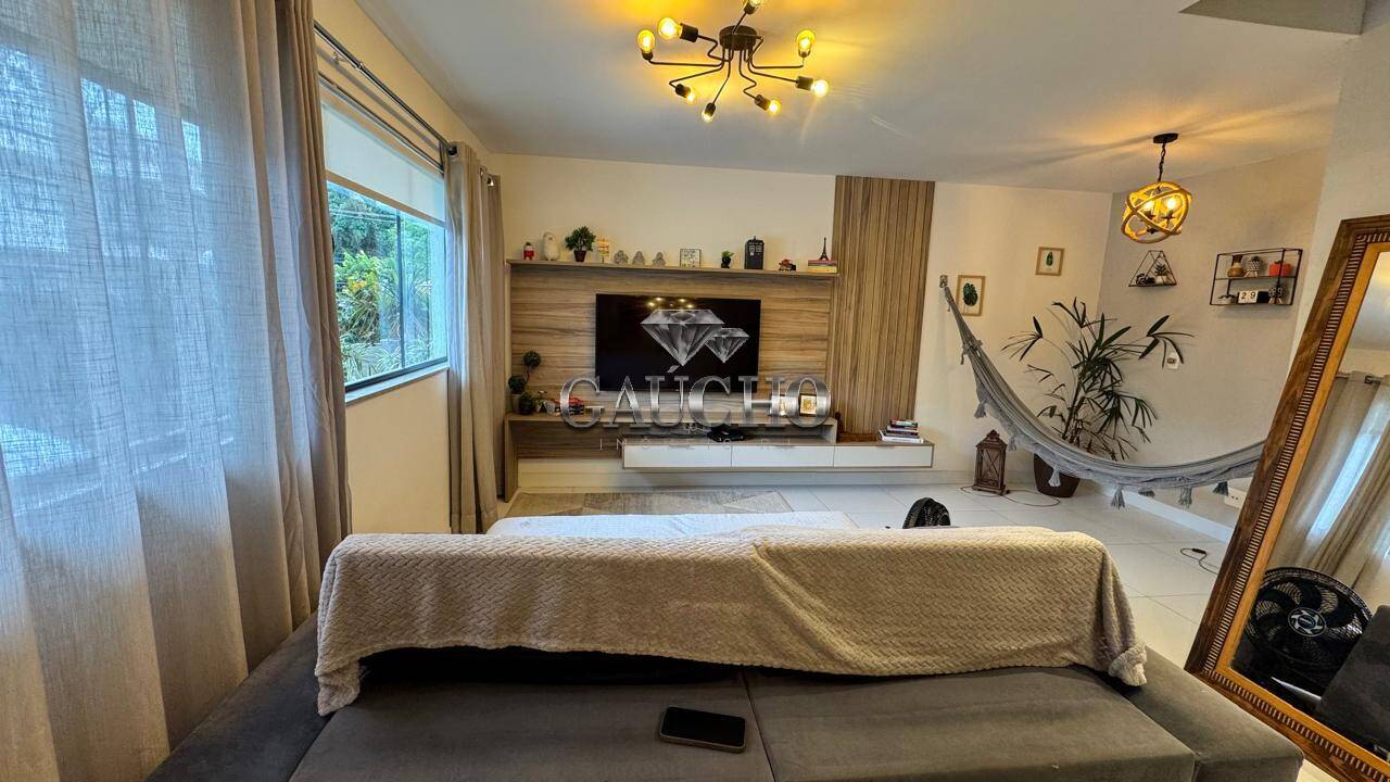 Casa à venda com 3 quartos, 138m² - Foto 2