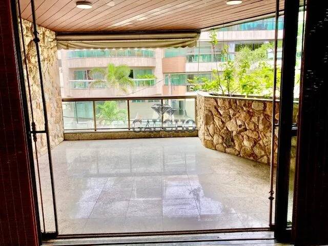 Apartamento para alugar com 4 quartos, 130m² - Foto 1