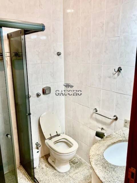 Apartamento para alugar com 4 quartos, 130m² - Foto 11